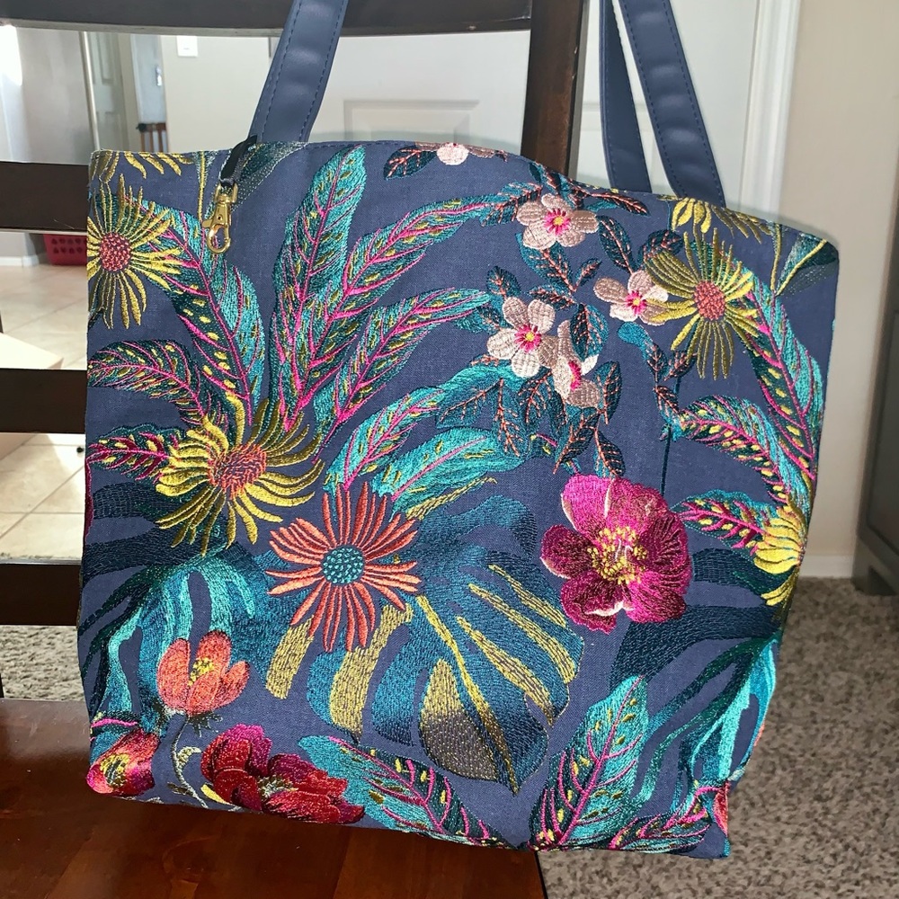 Makeup Junkie Daykeeper tote